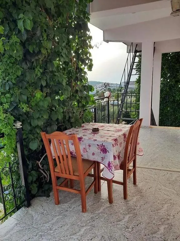 Green Apartments Ksamil
